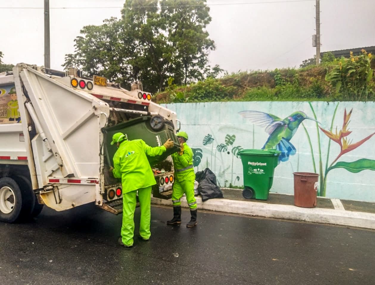 EAAAY INVITA A LA COMUNIDAD A SER RESPONSABLES CON LAS BASURAS EN LOS PUNTOS TURÍSTICOS DE LA CIUDAD