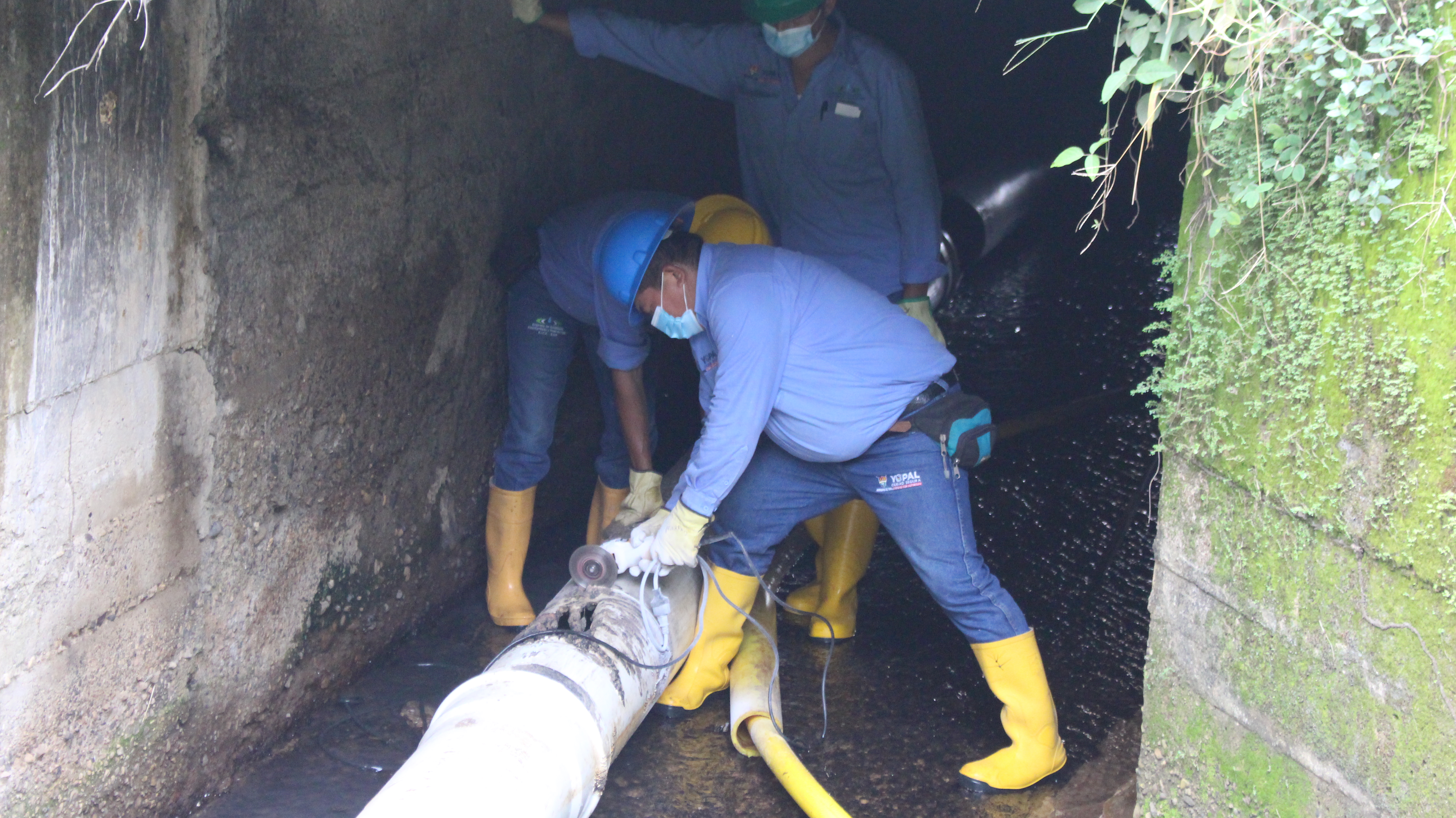 EAAAY REPARA AFECTACIONES CAUSADAS POR HABITANTES DE CALLE EN EL SISTEMA DE ALCANTARILLADO