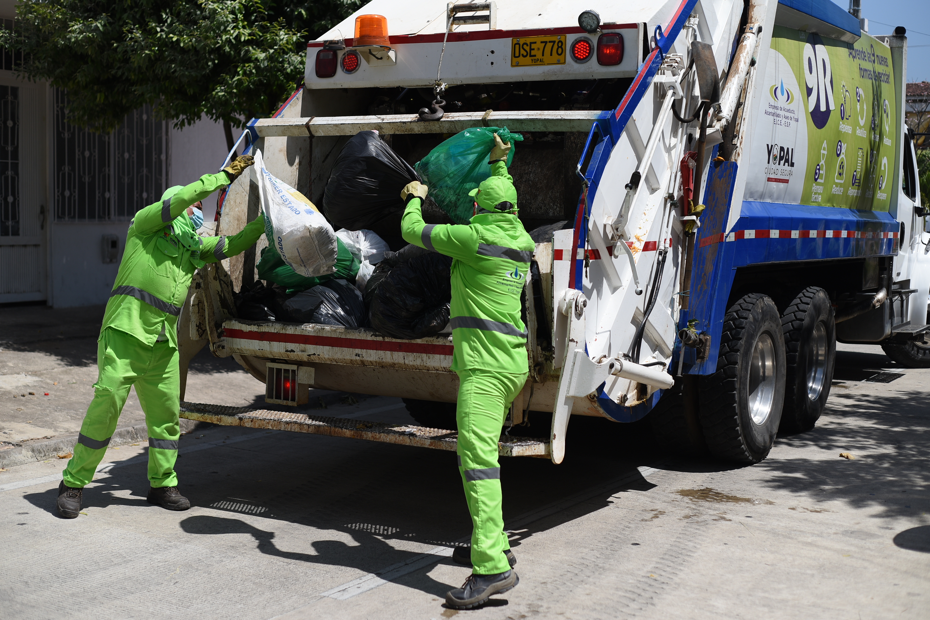 EAAAY SÌ PRESTA EL SERVICIO DE ASEO EN EL BARRIO SANTA MARTA